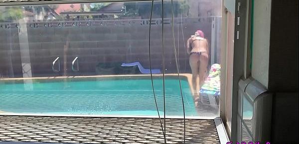  Peeping tom catches babe tanning naked